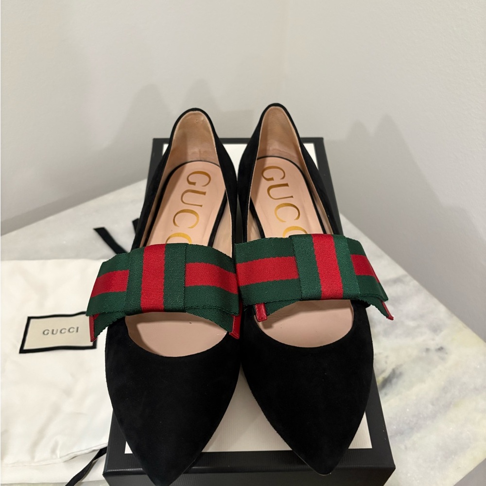 Gucci Black Suede Pointed Flats with Green & Red Ribbon